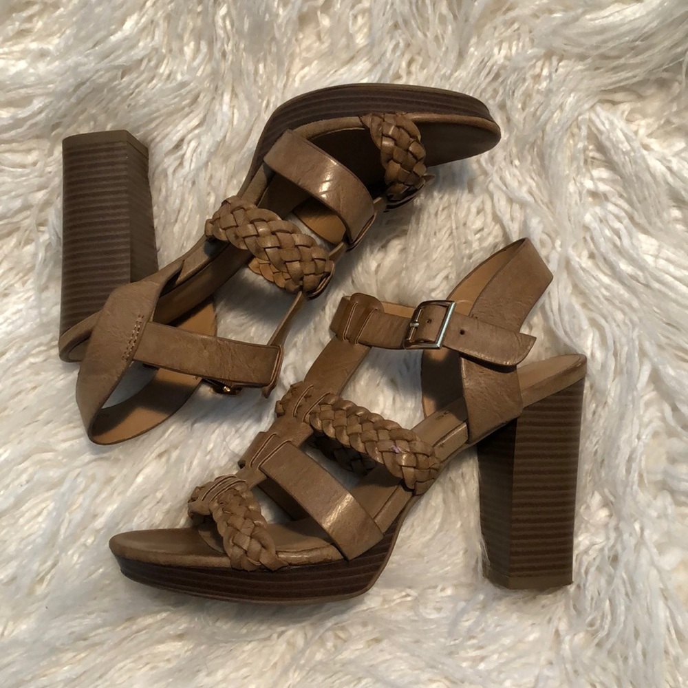 Strappy pumps